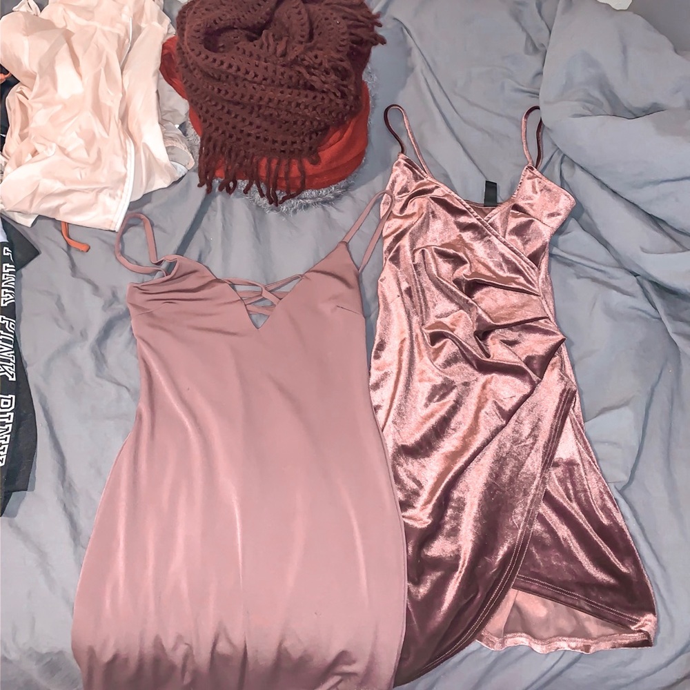 CLOTHES - Picture 3 of 8